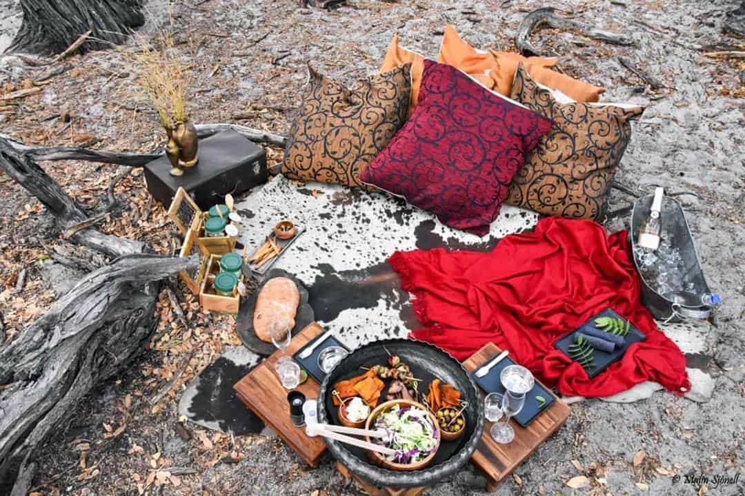 African Monarch Lodges Bush Dining